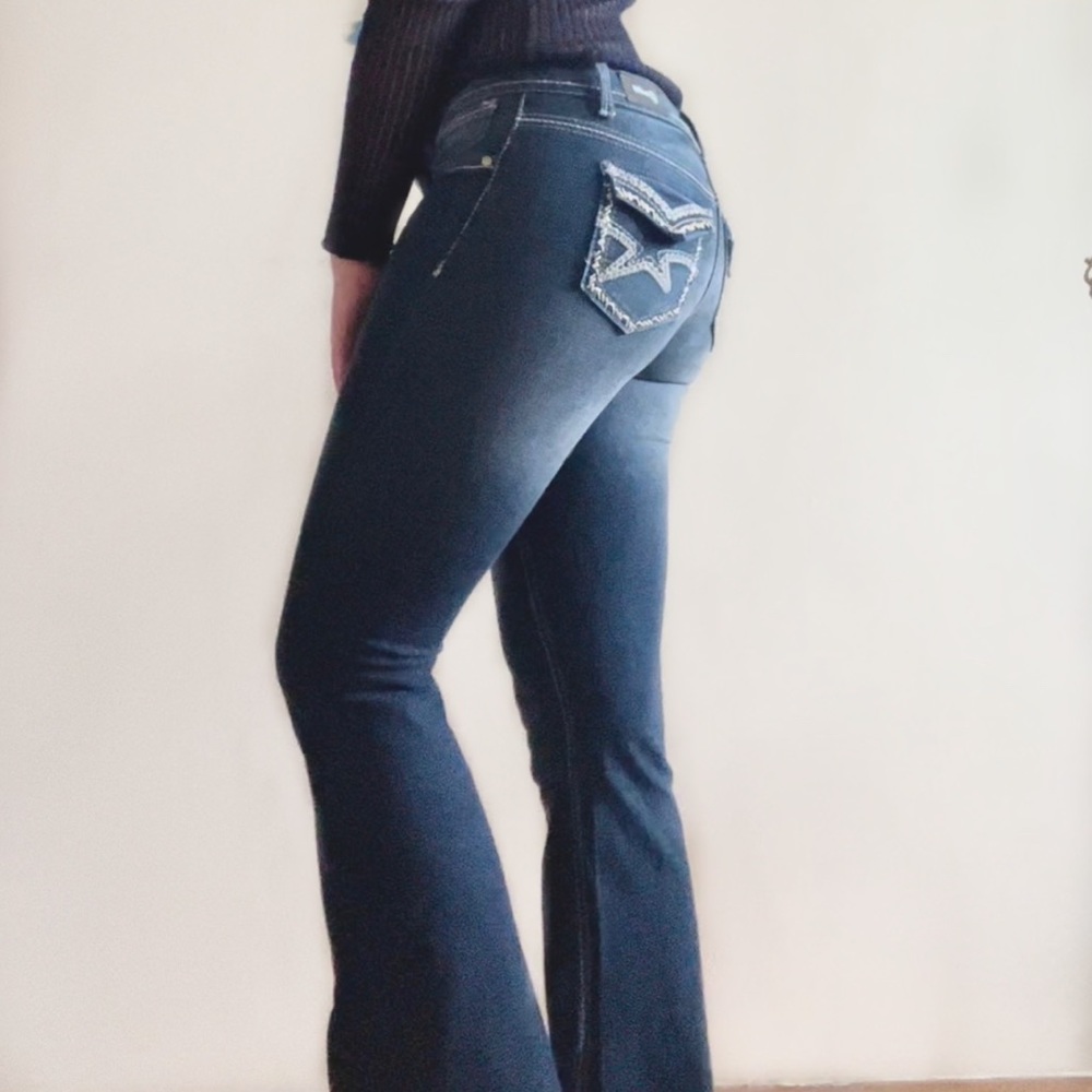 VINTAGE REWASH Low-Waisted Star Flared Jeans